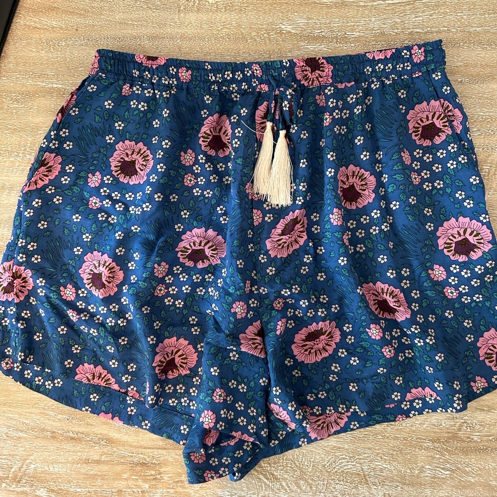 Natalie Martin Jasper Shorts, Vintage Flower Azure, M